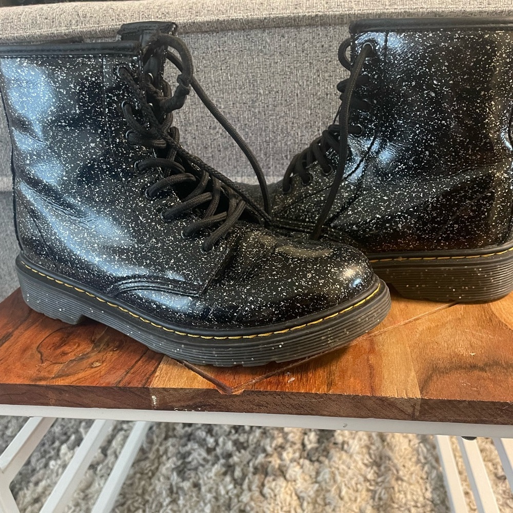girls dr. martens